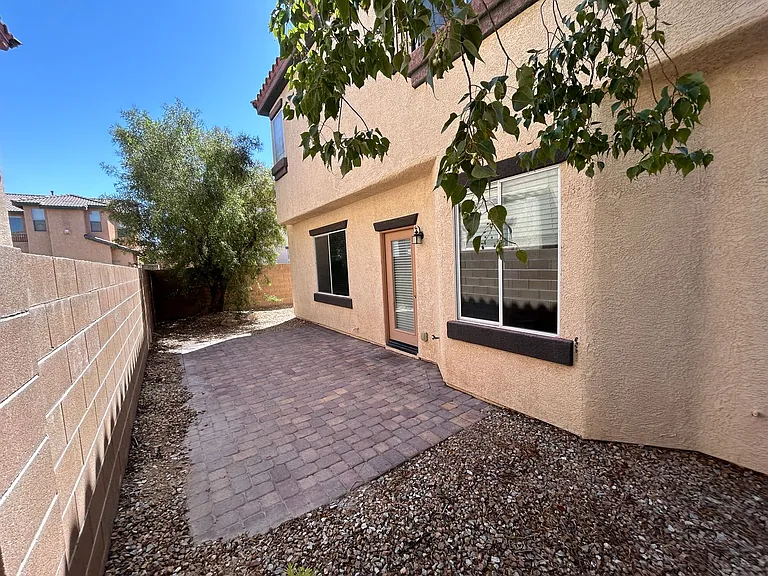 10646 Allegrini Dr — Photo 22