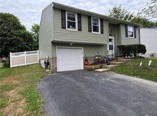 1396 Independence Dr, Derby, NY 14047