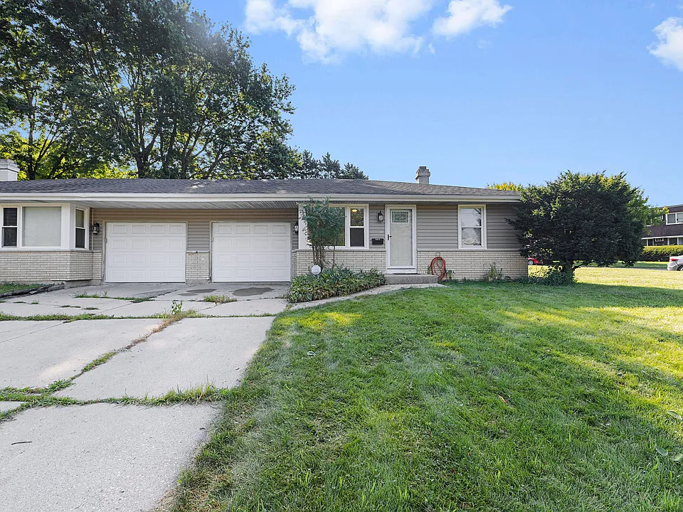 621 Hiawatha Dr