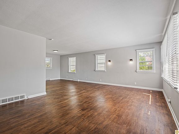 5th image of 7214 N Ridge Dr