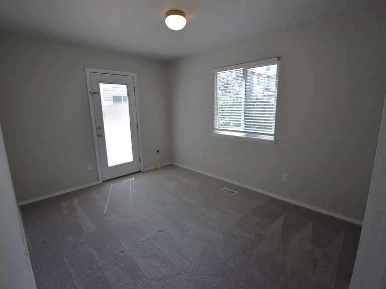 3222 S Lindsay Ave — Photo 15