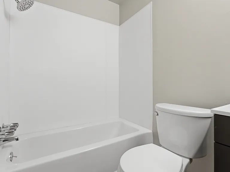 Hubbard Apartments — Photo 12