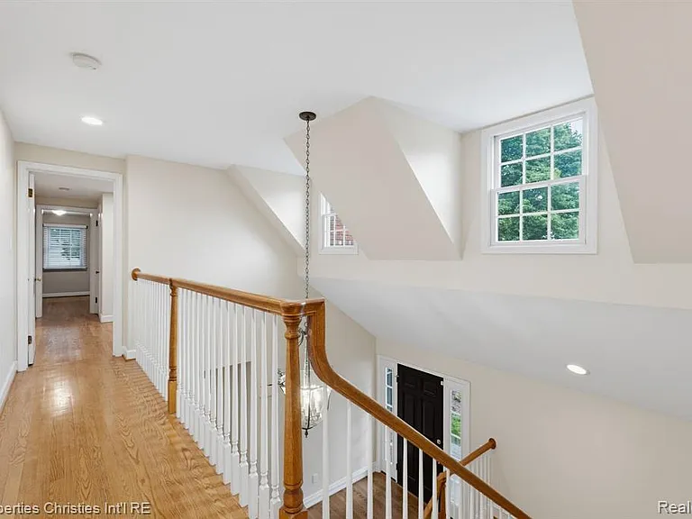 1688 Northlawn Blvd — Photo 34