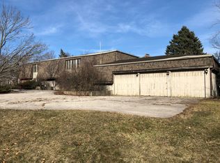 7116 Inverway Dr, Crystal Lake, IL 60014