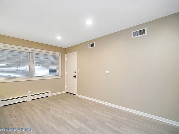 5th image of 1080 N Northwest Hwy APT 1