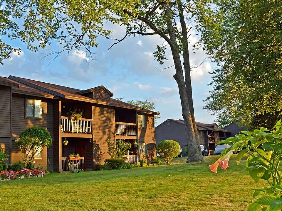 1st image of 113 Kings Park Dr