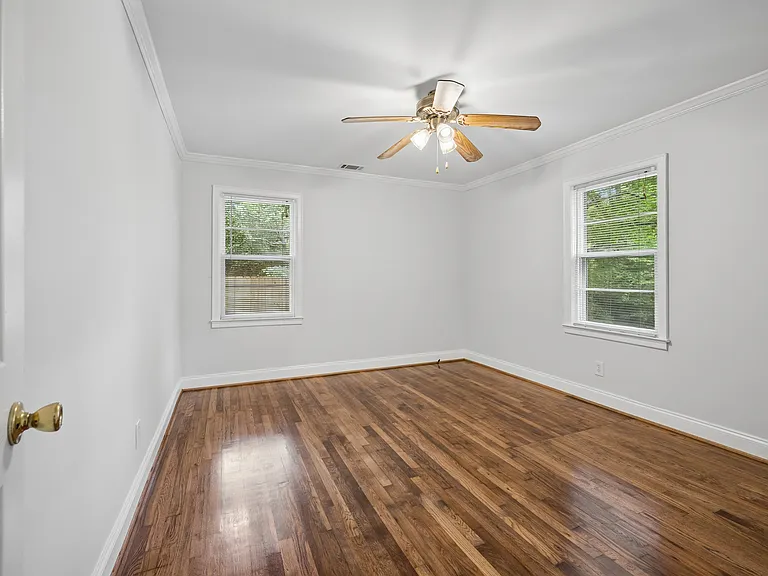 592 Scott Cir — Photo 11