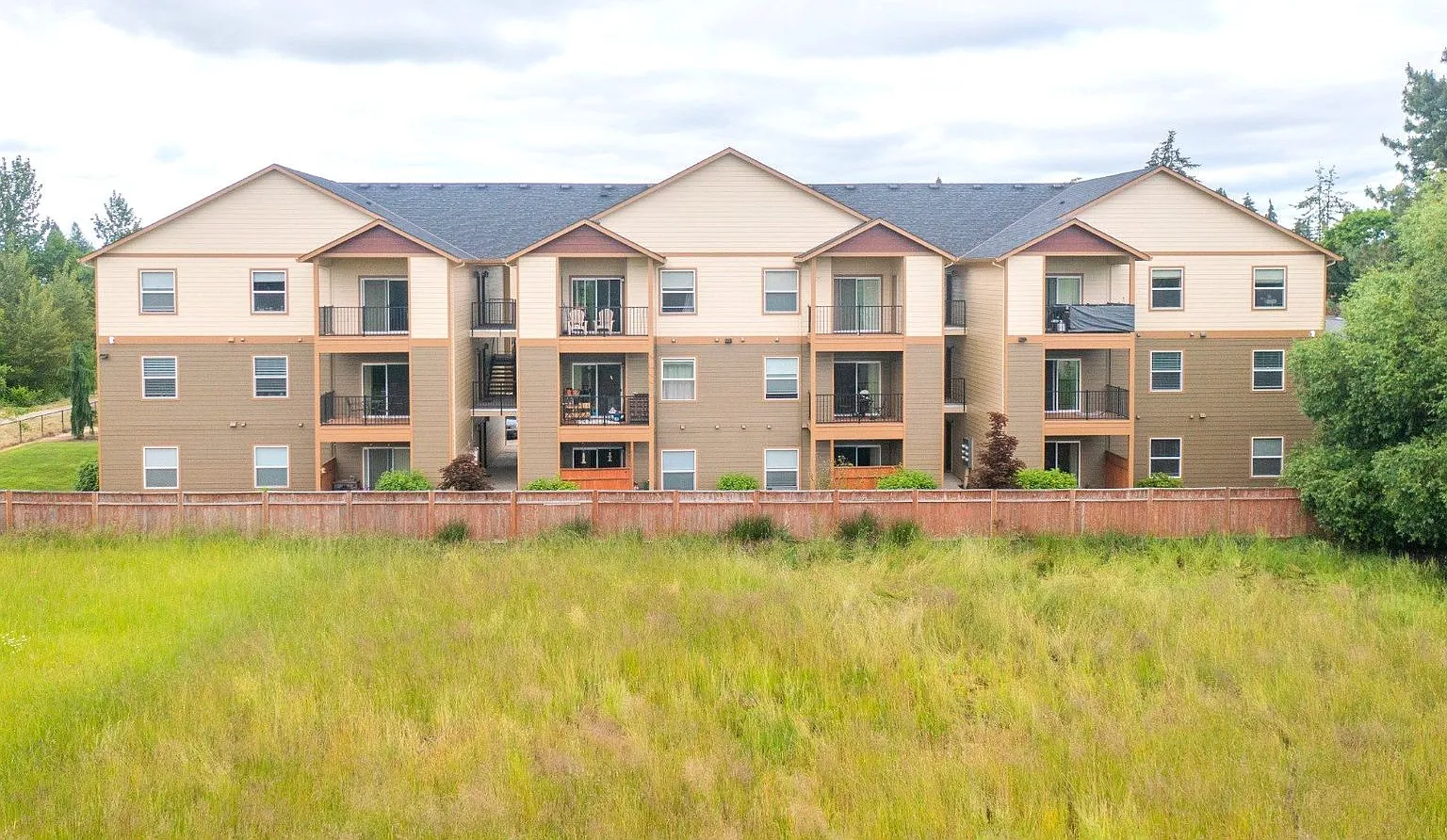Riverbend Apartments — Photo 2