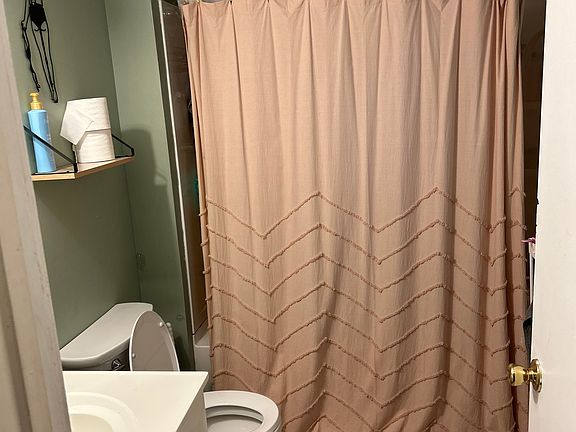 5th image of 807 Main St #1