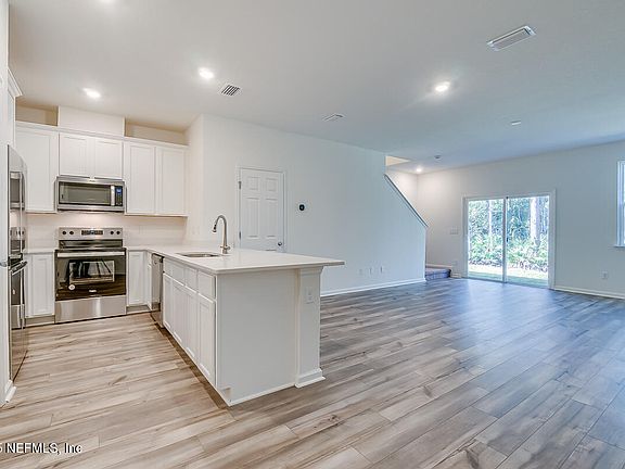 4th image of 87 PITTMAN Court