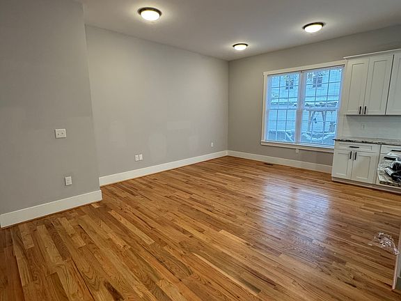 4th image of 907 W Clay St #1
