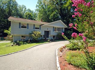 84 Fieldstone Dr, Ringwood, NJ 07456