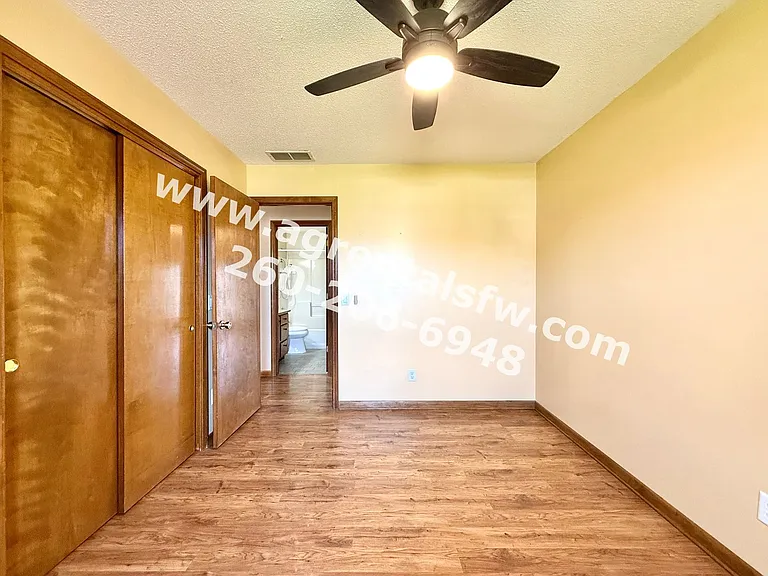 823 Woodland Springs Pl — Photo 11