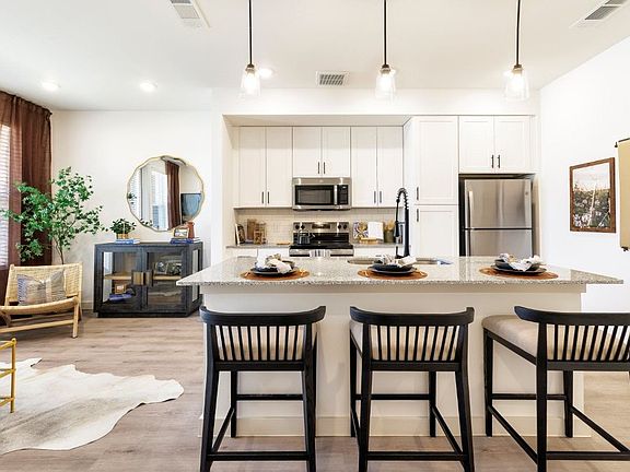 4th image of 405 E Ash St #1125