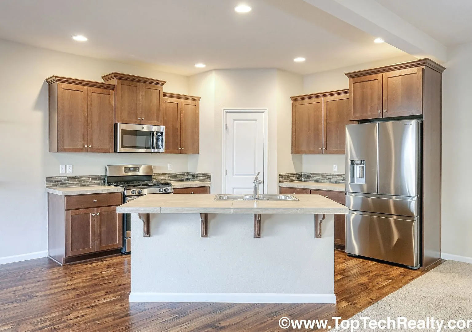 Spectacular 4 Bedroom | 2.5 Bathrooms | Plus Bonus Room | Single Family Home Located In North Bet... — Photo 4