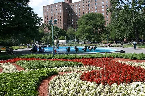 1641 Metropolitan Ave #2B