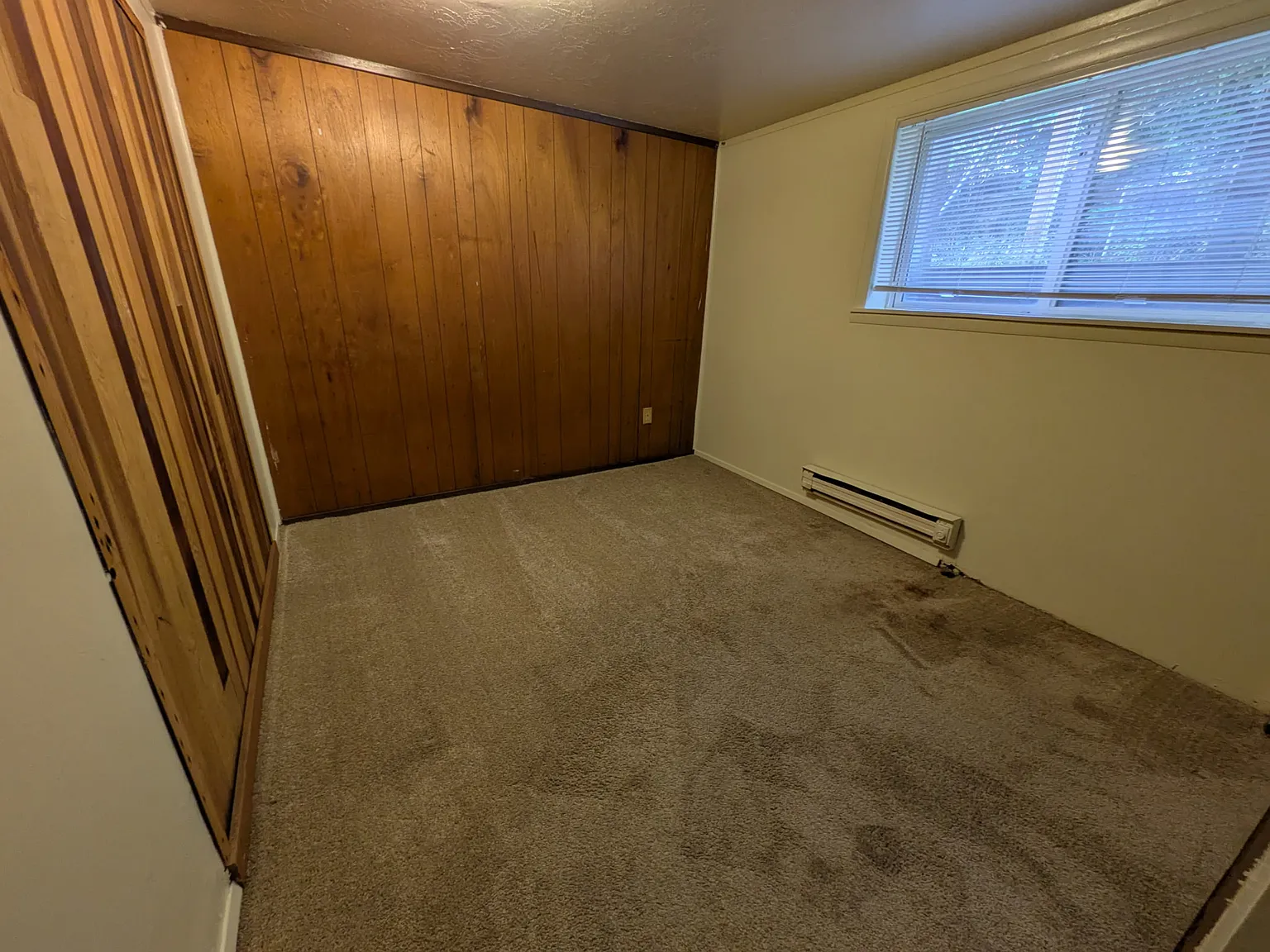 3 bed, 1000 sqft, $2,200 — Photo 2