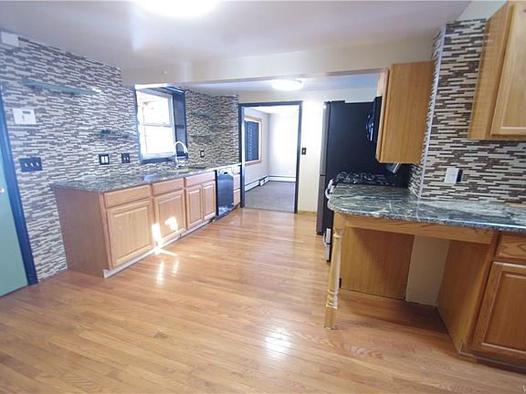5th image of 589 Kennedy Ave