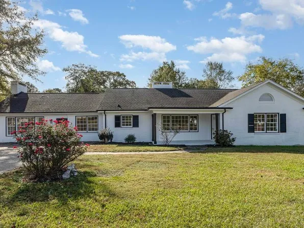 203 W Stewart St, Coats, NC 27521