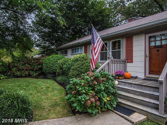 3rd image of 1502 Broadwood Dr