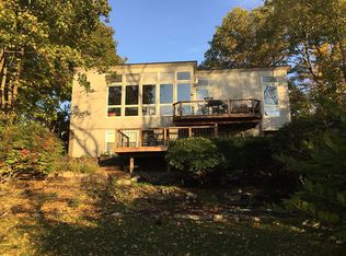 27 W Summit St, Chagrin Falls, OH 44022