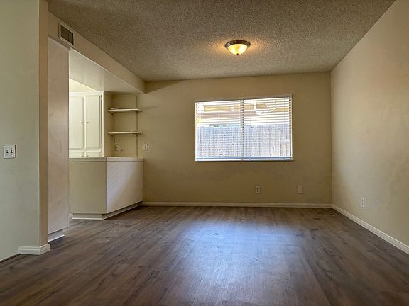 4th image of 36 Marty Ct
