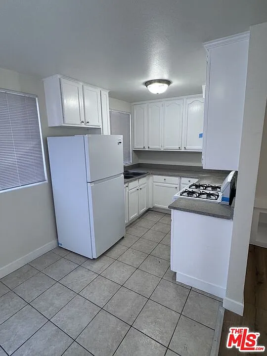 4 bed, 2.0 bath, 1500 sqft, $3,190 — Photo 3