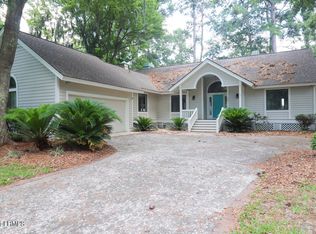 245 Dataw Dr, Saint Helena Island, SC 29920