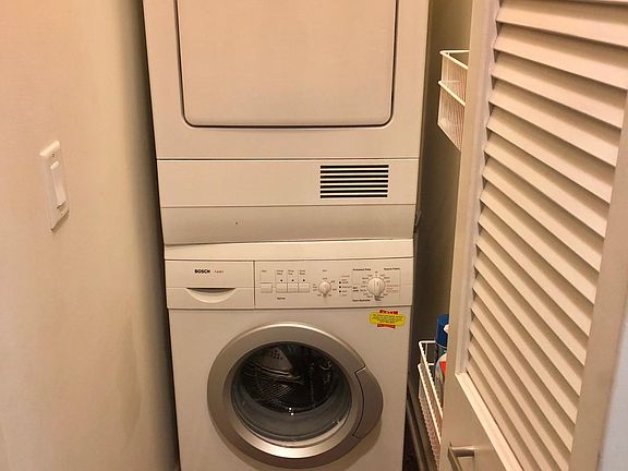 4th image of 555 4th St Unit 606