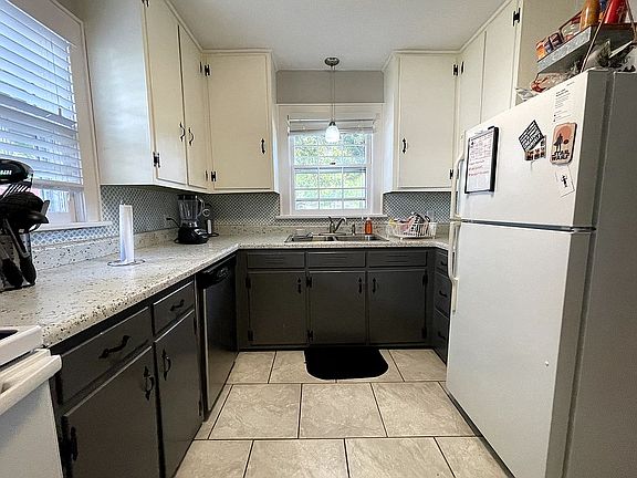 4th image of 1112 William St