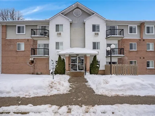 270 Eiwo Ct #208, Waterloo, ON N2K 3M6