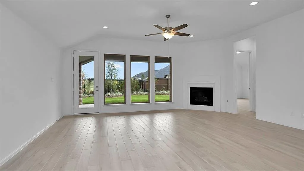4 bed, 2504 sqft, $3,300 — Photo 3