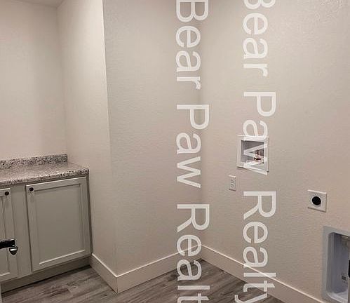 3rd image of 2912 Cribbon Ave