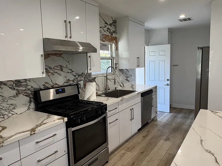 1315 Sonora Ave — Photo 8