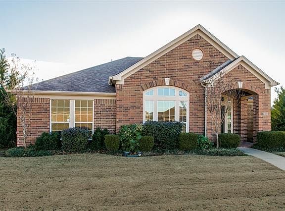 2nd image of 2823 Ivy Glen Dr
