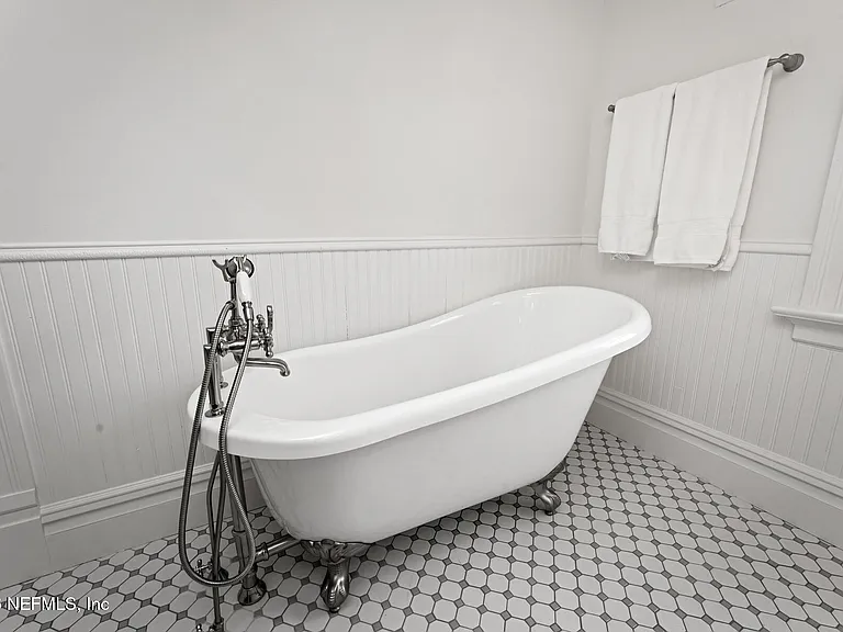 289 N Roscoe Blvd — Photo 36