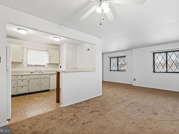 4th image of 15127 Beverly Dr APT B