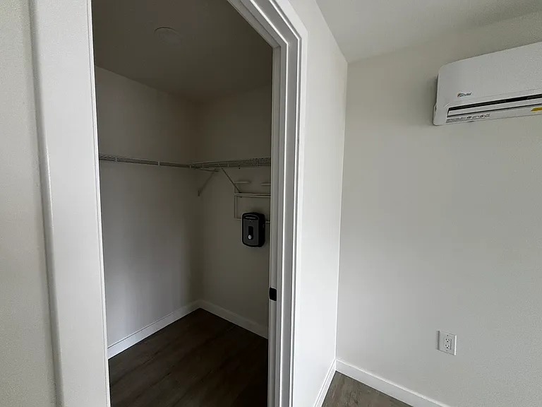 4302 Laurel St — Photo 6