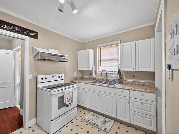 3rd image of 239 Church St