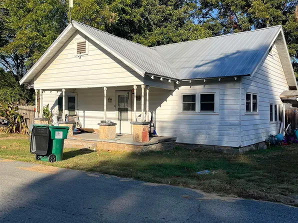 901 Monroe St, Pangburn, AR 72121