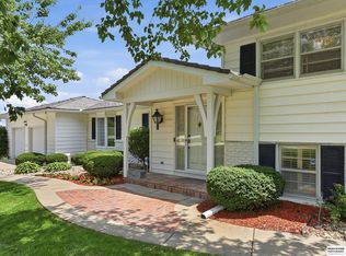 825 S 113th St, Omaha, NE 68154