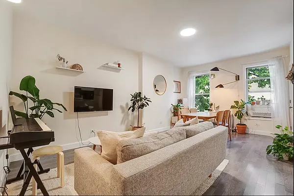 Rented by Compass | media 9