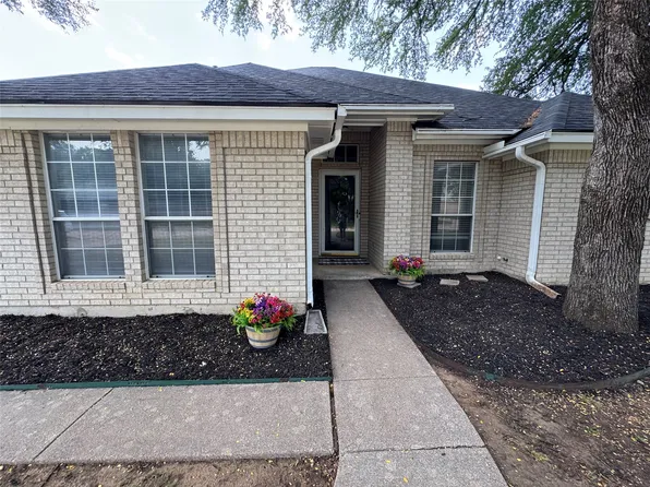 907 Red Oak Dr, Mansfield, TX 76063