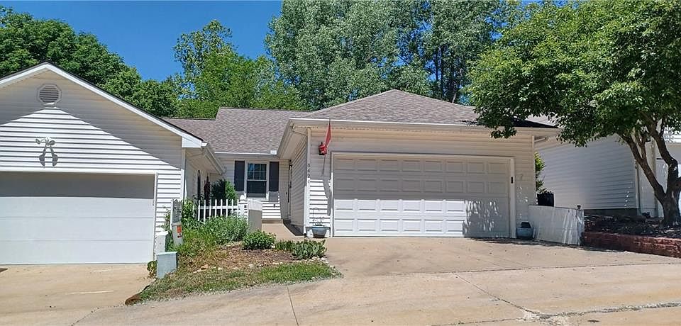 1st image of 8424 N Park Ct