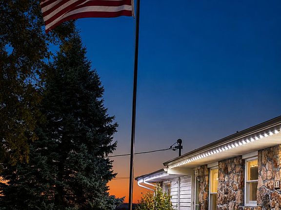 3rd image of 35 Trail Ridge Drive