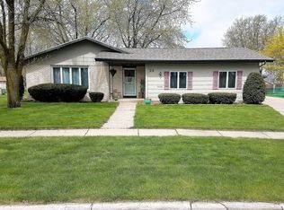 22 N Saint Josephs Ln, Fond Du Lac, WI 54935