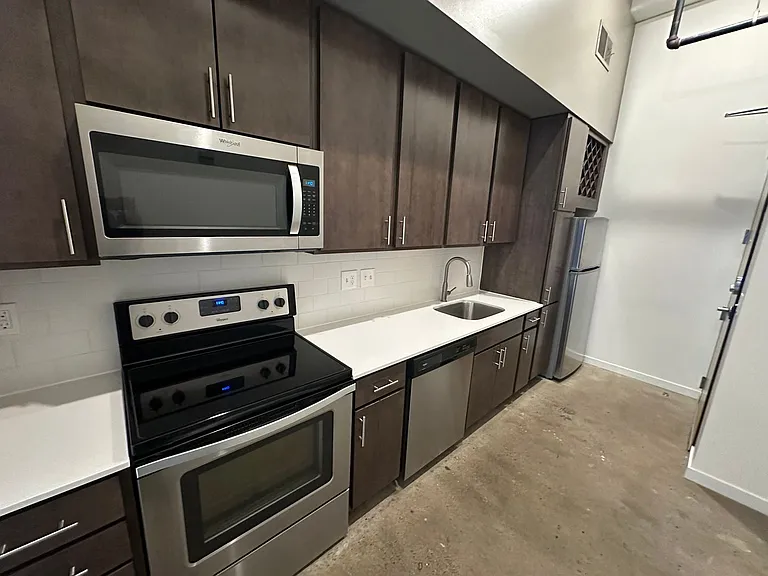 1632 Central Parkway — Photo 7