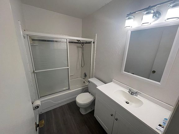 3rd image of 701 S Hunters Glen Cir