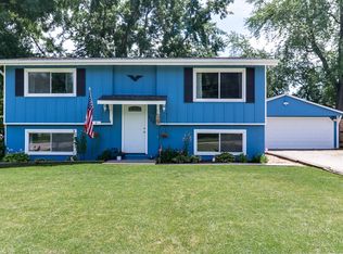 606 E 9th St, Delavan, IL 61734