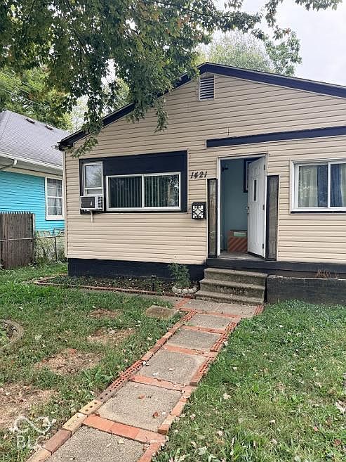 1st image of 1421 W 25th St